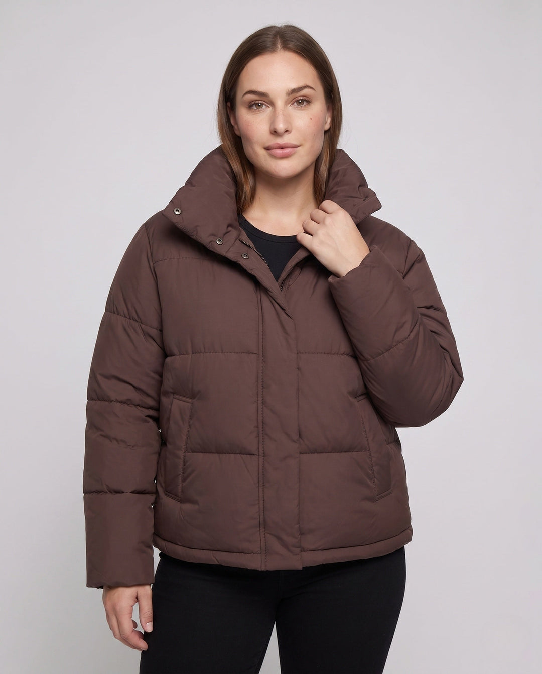 Damska boxy krótka pikowana kurtka z extra high hood trim i soft cuffs
