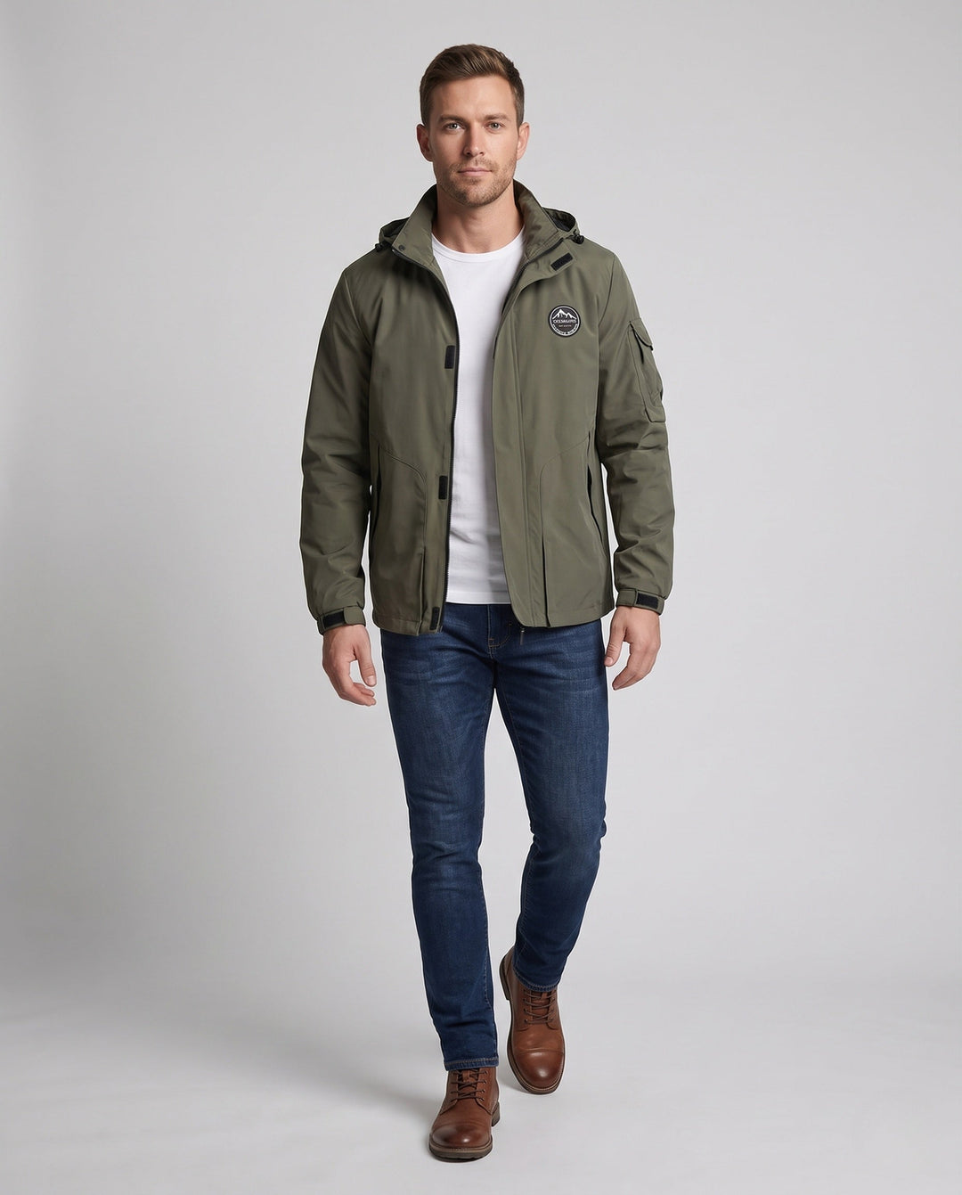 Kurtka terenowa męska z kapturem, z praktycznymi kieszeniami - na sezon przejściowy