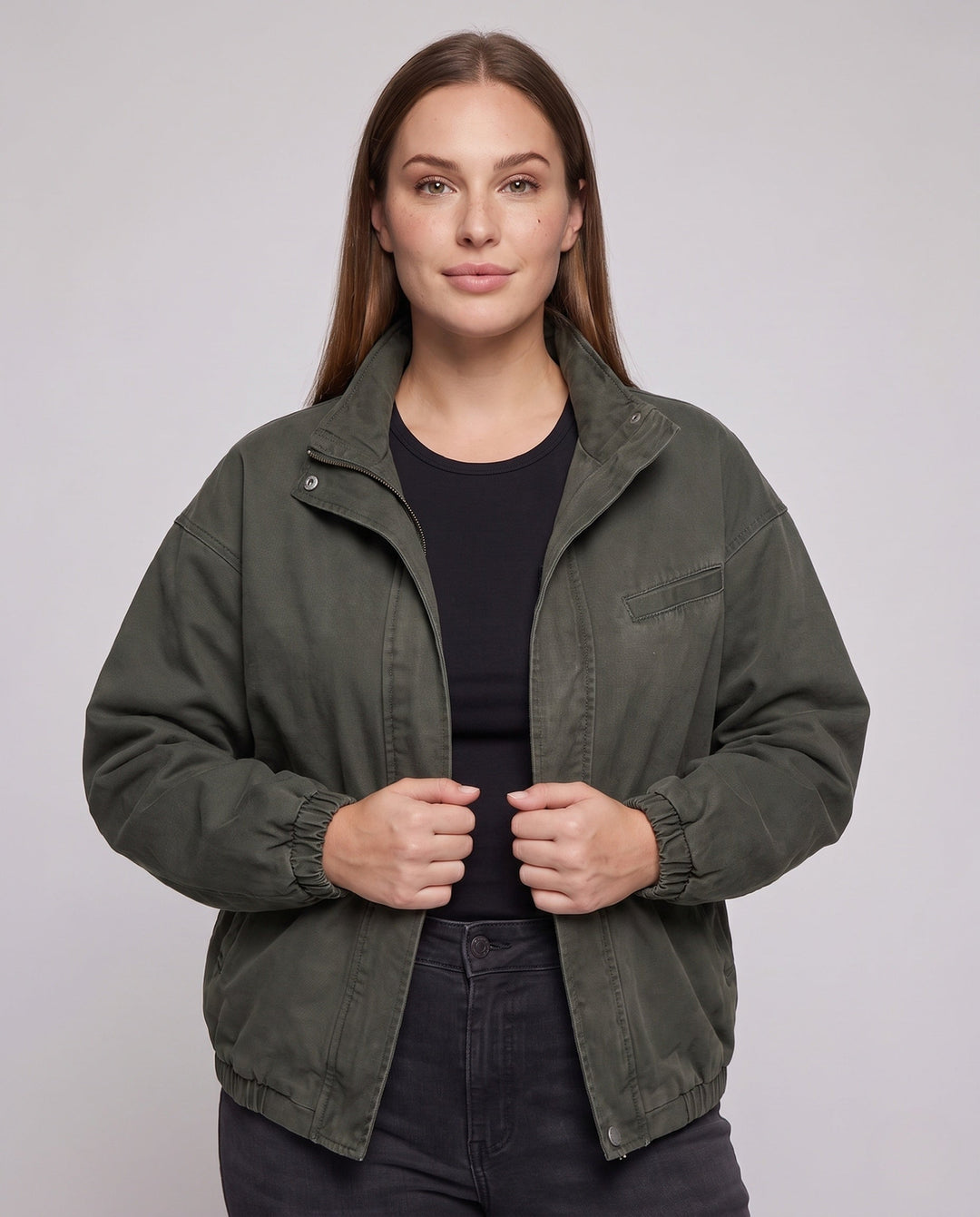 Unisex oversize funkcjonalna-Fieldjacke mit Stehkragen, verdeckter Druckknopfleiste und elastischem Saum