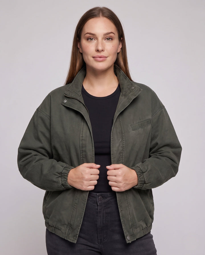 Unisex oversize funkcjonalna-Fieldjacke mit Stehkragen, verdeckter Druckknopfleiste und elastischem Saum