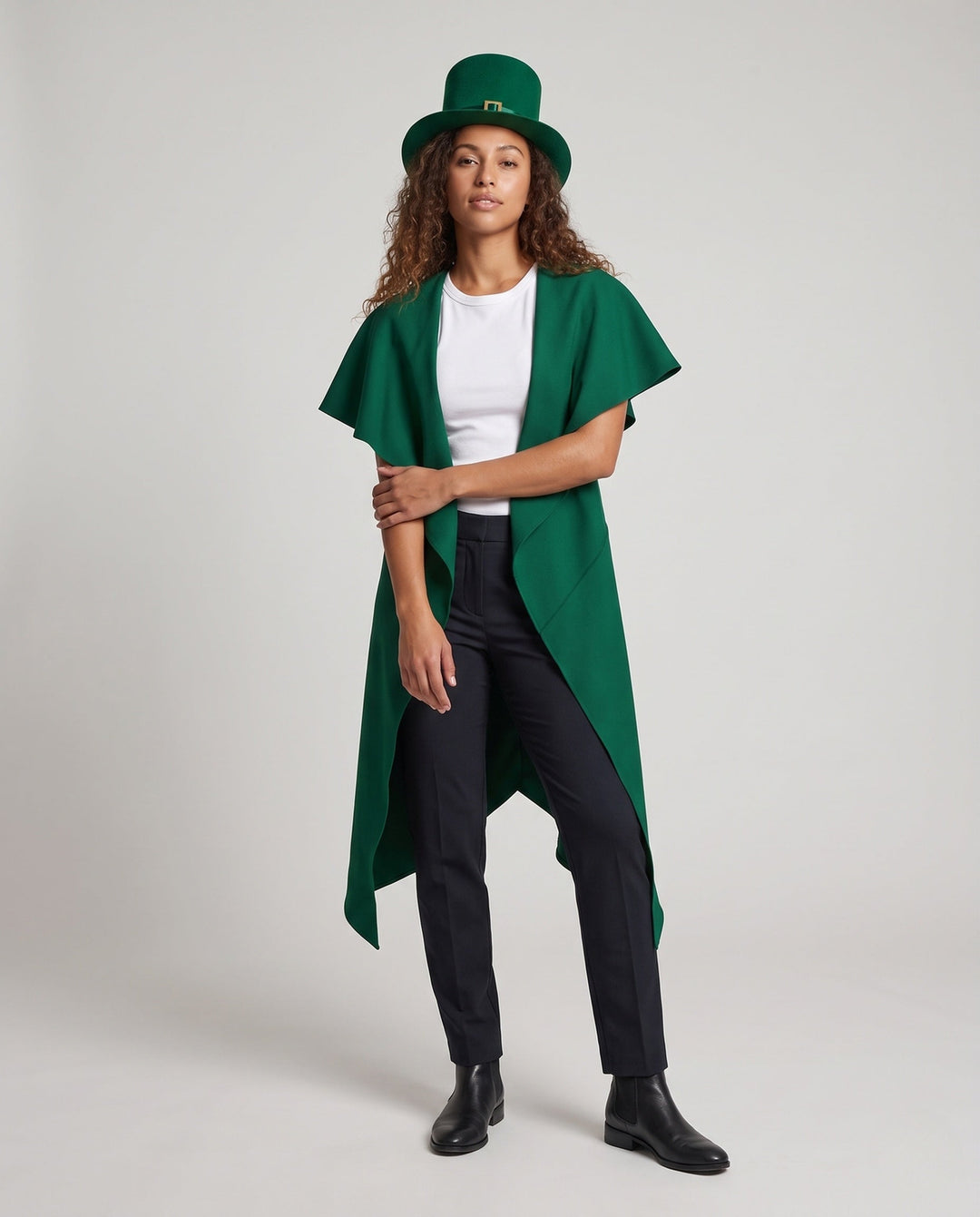 Damska elegancka kopertowa cloak made of flowing fabric Lumaza